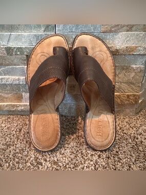 Born Brown Leather Toe Loop Slide Thong Sandals Womens Size 7 Comfort Low Heel